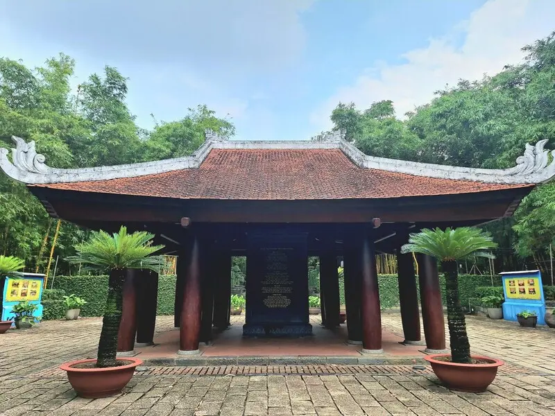Đền Tưởng niệm c&aacute;c Vua H&ugrave;ng Quận 9 linh thi&ecirc;ng giữa l&ograve;ng S&agrave;i G&ograve;n 8
