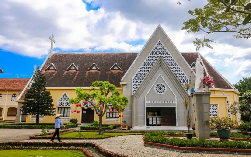 D&ograve;ng Mến Th&aacute;nh Gi&aacute; Thủ Thi&ecirc;m: Biểu tượng t&ocirc;n gi&aacute;o tại S&agrave;i G&ograve;n 5