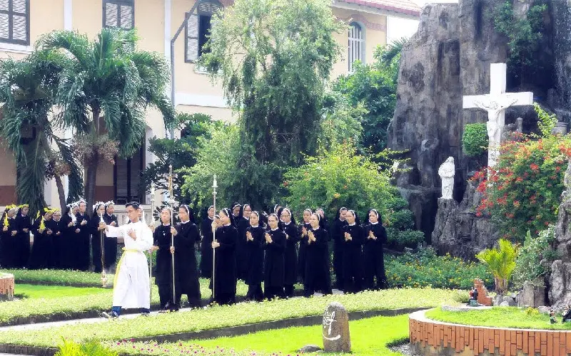 D&ograve;ng Mến Th&aacute;nh Gi&aacute; Thủ Thi&ecirc;m: Biểu tượng t&ocirc;n gi&aacute;o tại S&agrave;i G&ograve;n 8