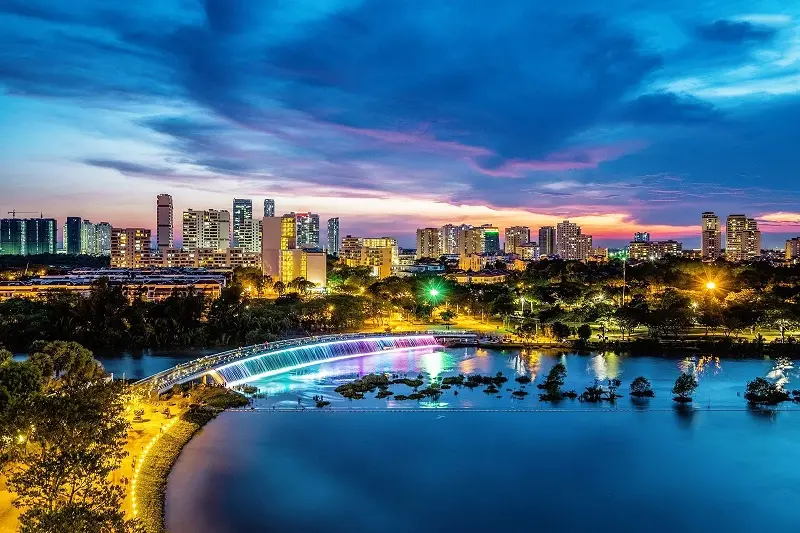Hồ B&aacute;n Nguyệt uốn lượn bao bọc những gi&aacute; trị cảnh quan của S&agrave;i G&ograve;n 5