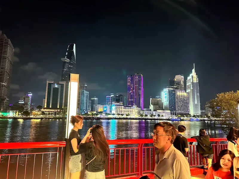 Kh&aacute;m ph&aacute; Cầu T&igrave;nh Y&ecirc;u S&agrave;i G&ograve;n với view đẹp &ldquo;ngất ng&acirc;y&rdquo; 5