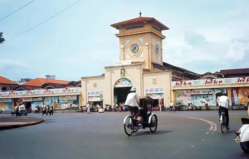 Kh&aacute;m ph&aacute; chợ Bến Th&agrave;nh, biểu tượng l&acirc;u đời của S&agrave;i G&ograve;n 13