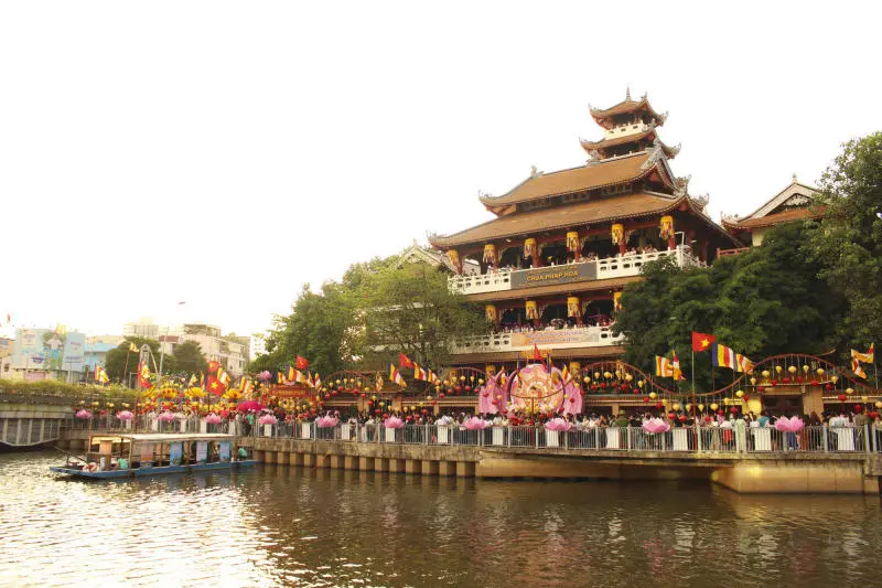 Kh&aacute;m ph&aacute; ch&ugrave;a Ph&aacute;p Hoa thanh tịnh giữa l&ograve;ng S&agrave;i G&ograve;n 5