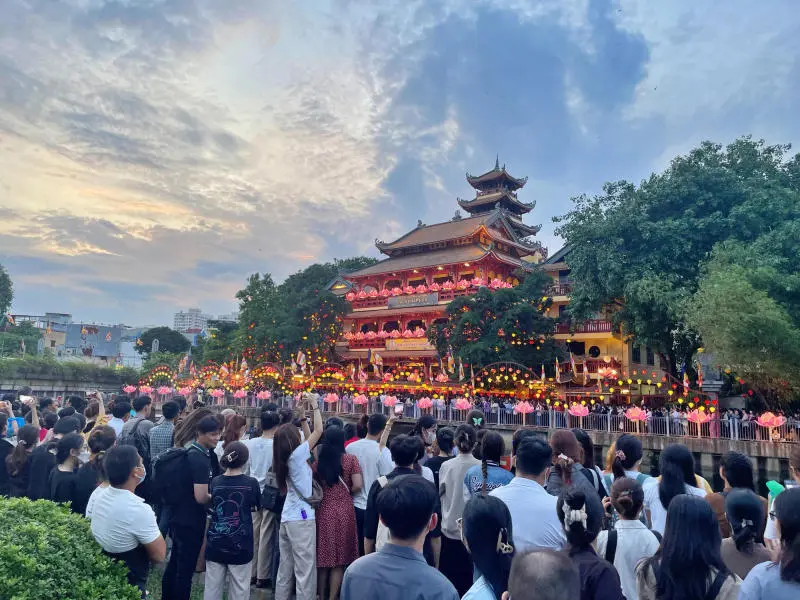 Kh&aacute;m ph&aacute; ch&ugrave;a Ph&aacute;p Hoa thanh tịnh giữa l&ograve;ng S&agrave;i G&ograve;n 4