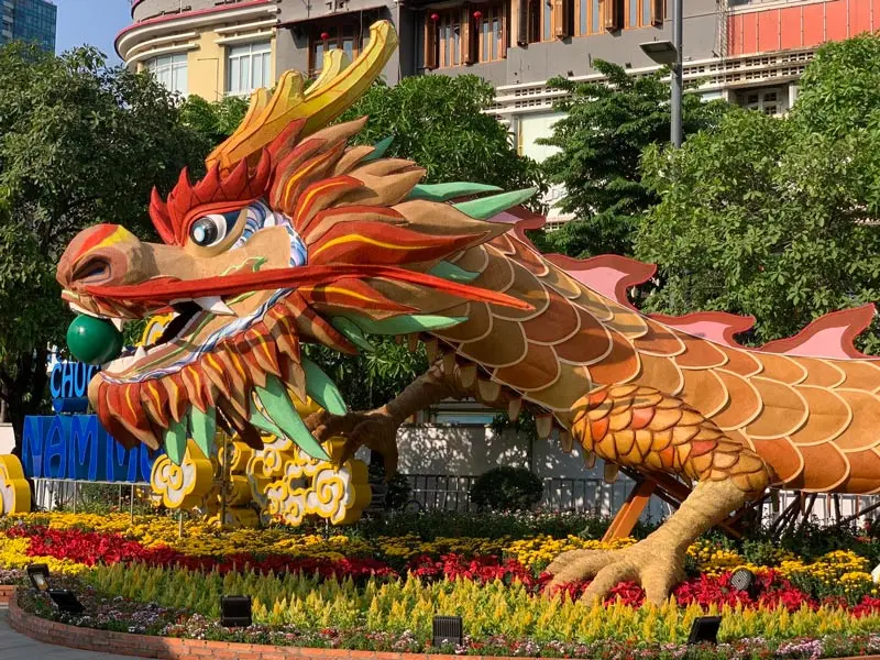 Kh&aacute;m ph&aacute; đường hoa Nguyễn Huệ 2024 v&agrave; linh vật Rồng si&ecirc;u ho&agrave;nh tr&aacute;ng 4