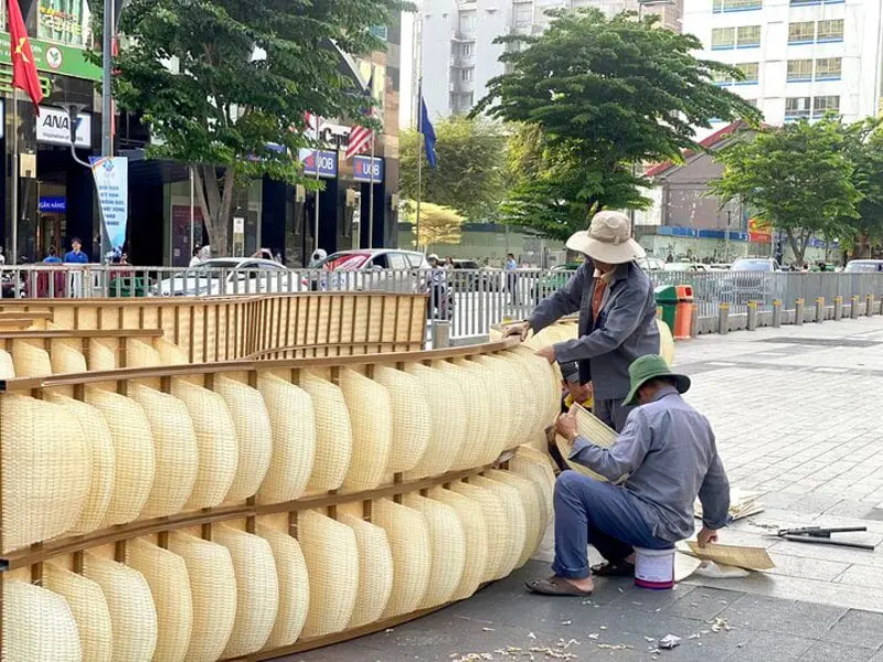 Kh&aacute;m ph&aacute; đường hoa Nguyễn Huệ 2024 v&agrave; linh vật Rồng si&ecirc;u ho&agrave;nh tr&aacute;ng 3
