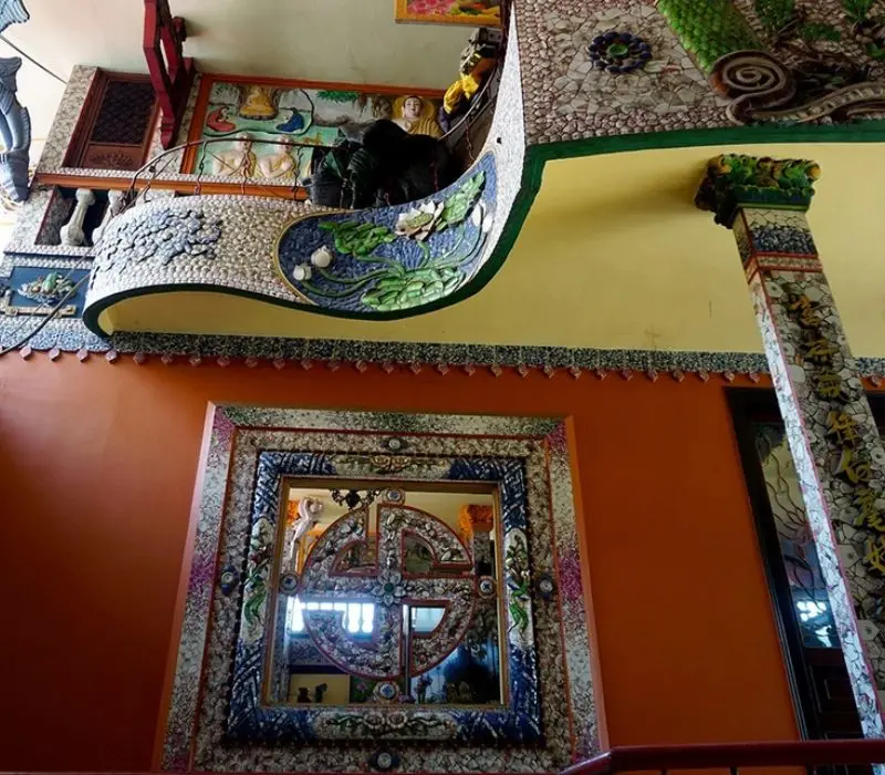 Khám phá ngôi chùa An Phú đầy độc đáo từ miểng sành tại Quận 8 10