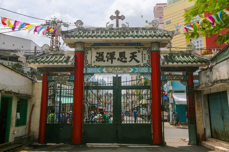 Nh&agrave; thờ Cha Tam S&agrave;i G&ograve;n nơi giao thoa kiến tr&uacute;c &Aacute; &Acirc;u 3