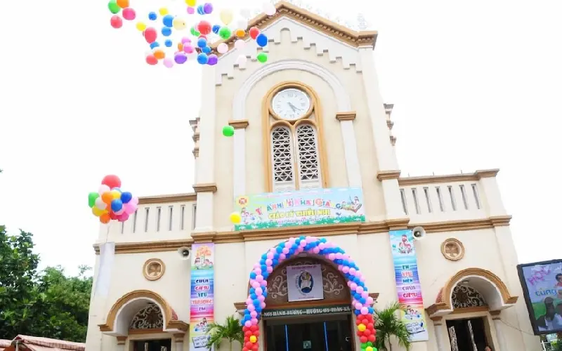 Nh&agrave; thờ Ch&iacute; H&ograve;a: Biểu tượng Gothic giữa l&ograve;ng S&agrave;i G&ograve;n 13