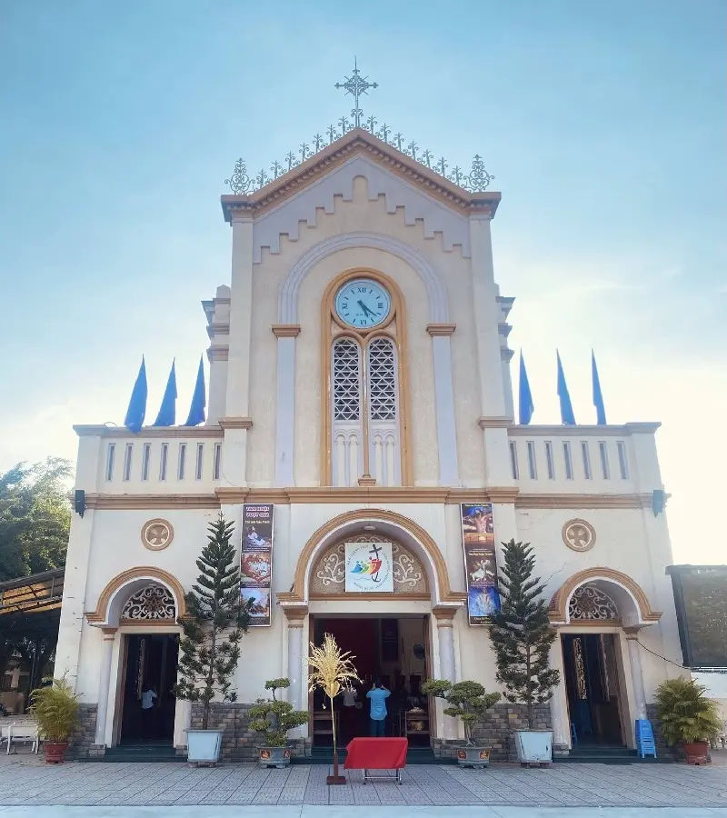Nh&agrave; thờ Ch&iacute; H&ograve;a: Biểu tượng Gothic giữa l&ograve;ng S&agrave;i G&ograve;n 6