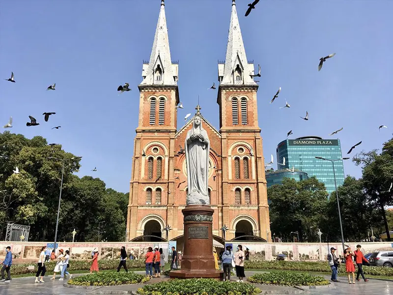Nh&agrave; thờ Đức B&agrave; S&agrave;i G&ograve;n: Biểu tượng kiến tr&uacute;c v&agrave; t&ocirc;n gi&aacute;o nổi tiếng bậc nhất S&agrave;i th&agrave;nh 11