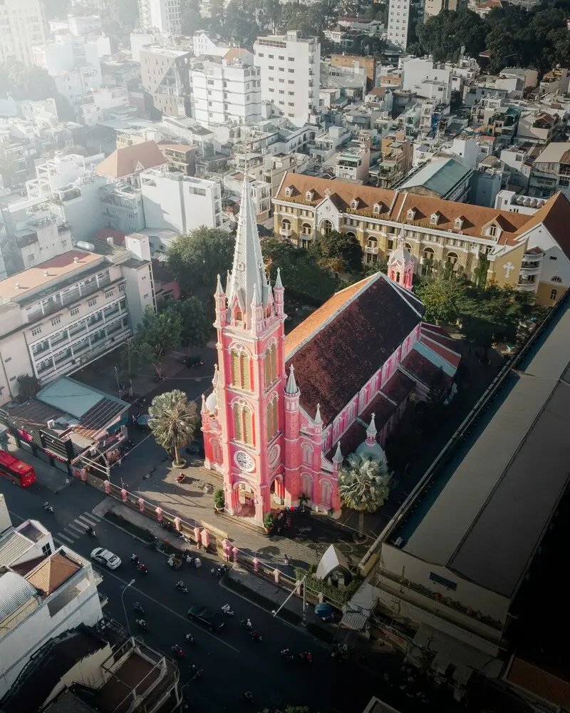 Nhà thờ Tân Định với màu hồng đặc trưng giữa lòng Sài Gòn 3