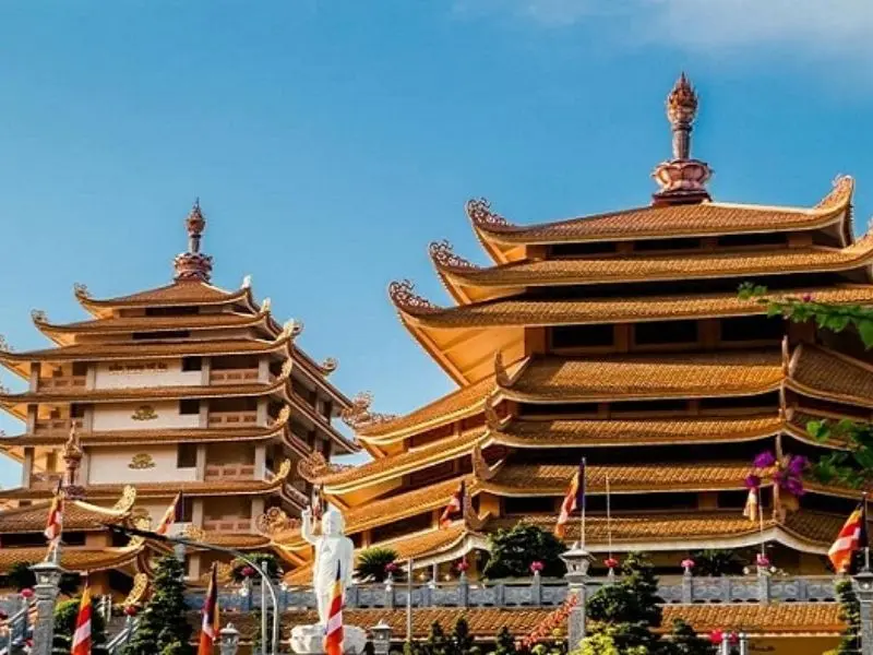 Ph&aacute;p viện Minh Đăng Quang - Ng&ocirc;i ch&ugrave;a thi&ecirc;ng giữa l&ograve;ng S&agrave;i G&ograve;n 2