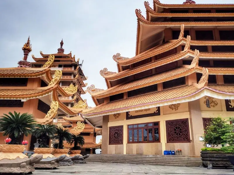 Ph&aacute;p viện Minh Đăng Quang - Ng&ocirc;i ch&ugrave;a thi&ecirc;ng giữa l&ograve;ng S&agrave;i G&ograve;n 5