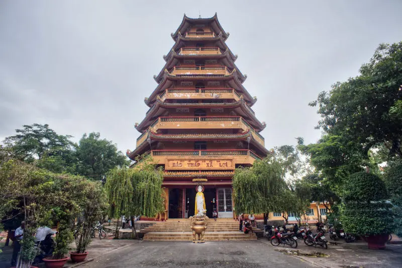 Tham quan 8 ngôi chùa đẹp ở Sài Gòn linh thiêng bậc nhất 8