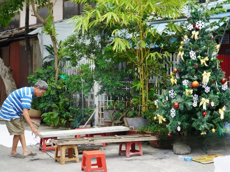 X&oacute;m đạo Quận 8 nhộn nhịp v&agrave; lung linh dưới &aacute;nh đ&egrave;n Gi&aacute;ng Sinh 3