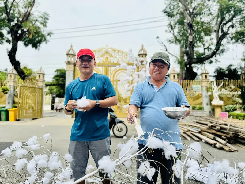X&oacute;m đạo Quận 8 nhộn nhịp v&agrave; lung linh dưới &aacute;nh đ&egrave;n Gi&aacute;ng Sinh 5