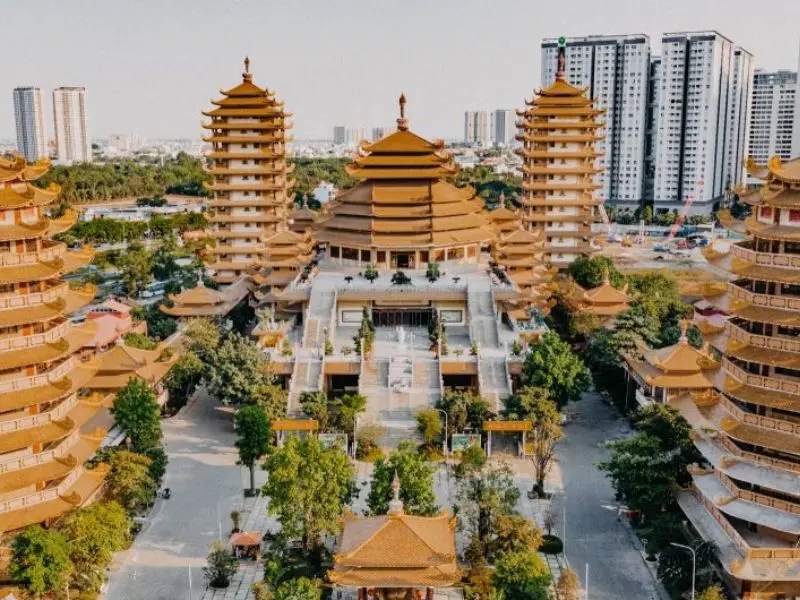 Pháp viện Minh Đăng Quang - Ngôi chùa thiêng giữa lòng Sài Gòn