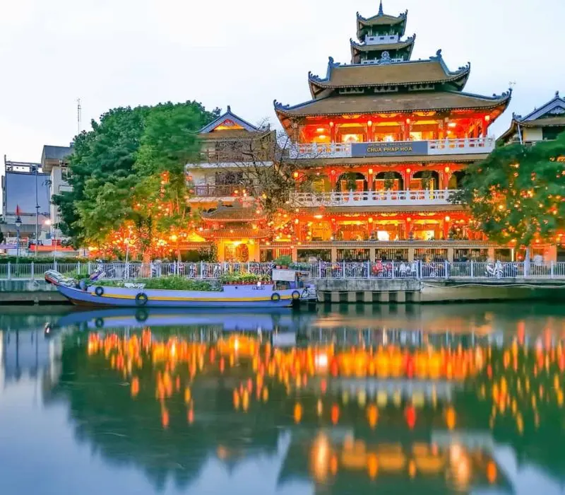 Top 11 chùa Phật Giáo thanh tịnh tiêu biểu giữa lòng Sài Gòn
