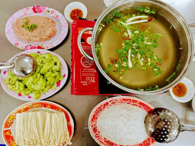 7 qu&aacute;n lẩu c&aacute; th&aacute;c l&aacute;c khổ qua ngon kh&oacute; cưỡng tại S&agrave;i G&ograve;n 2