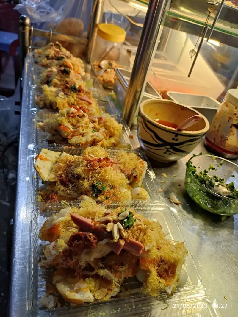 8 qu&aacute;n b&aacute;nh m&igrave; nướng muối ớt g&oacute;i trọn hương vị đường phố S&agrave;i G&ograve;n 5