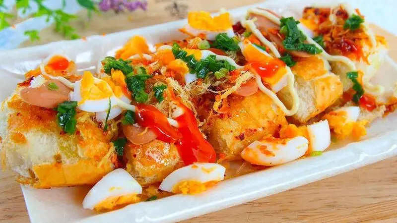 8 qu&aacute;n b&aacute;nh m&igrave; nướng muối ớt g&oacute;i trọn hương vị đường phố S&agrave;i G&ograve;n 6