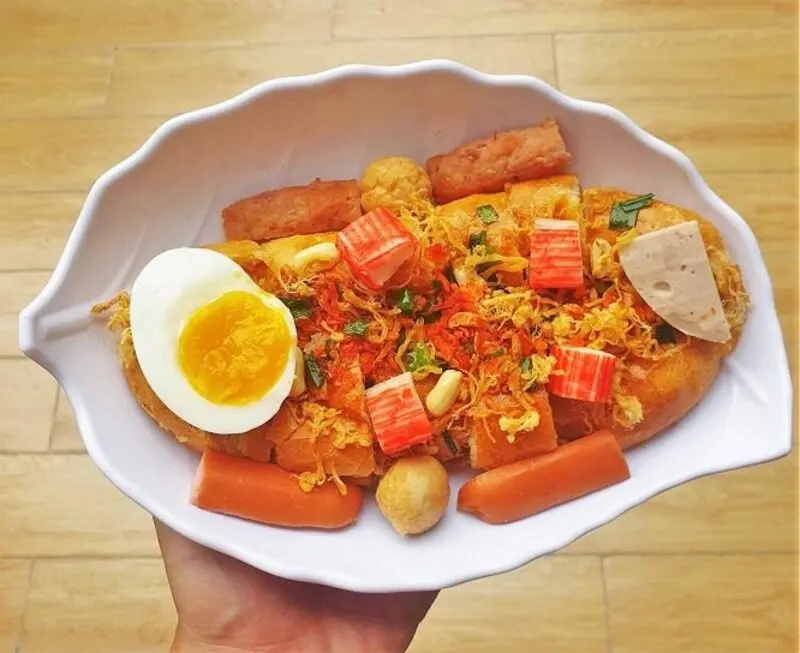 8 qu&aacute;n b&aacute;nh m&igrave; nướng muối ớt g&oacute;i trọn hương vị đường phố S&agrave;i G&ograve;n 3