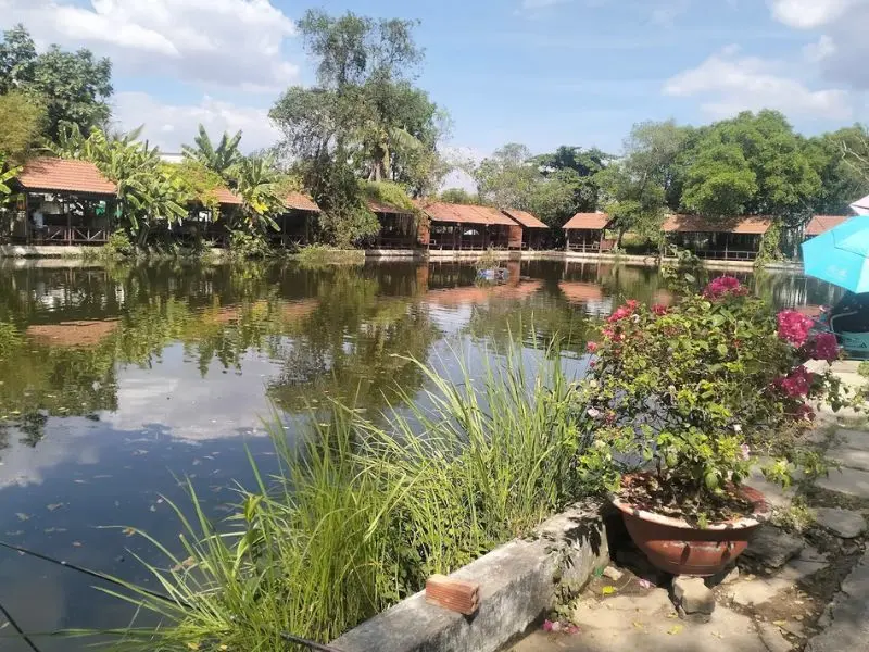 Ẩm thực sinh th&aacute;i C&acirc;u c&aacute; giải tr&iacute; Xu&acirc;n Hương - Điểm hẹn ăn ngon, vui chơi 2