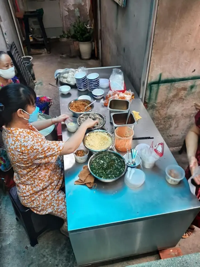 Ăn thử bánh đúc Phan Đăng Lưu cùng sự thú vị của chủ quán 6
