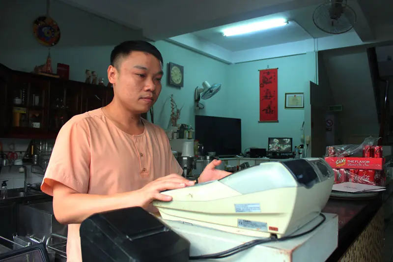 B&aacute;nh x&egrave;o 46A Đinh C&ocirc;ng Tr&aacute;ng: Qu&aacute;n ngon Michelin nổi tiếng S&agrave;i G&ograve;n 11