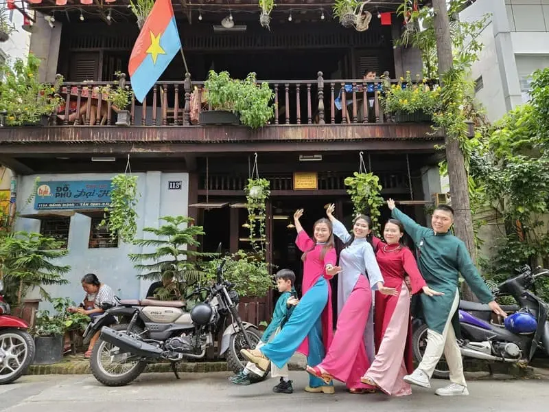 C&agrave; ph&ecirc; Đỗ Phủ - Cơm tấm Đại H&agrave;n, giao lộ ẩm thực v&agrave; lịch sử 3