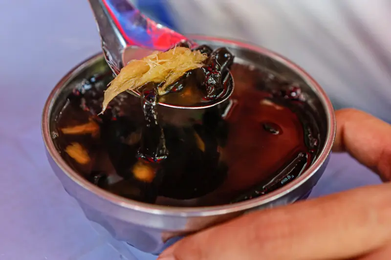 Ch&egrave; ph&acirc;n g&agrave;, m&oacute;n ch&egrave; thu h&uacute;t thực kh&aacute;ch v&igrave; c&aacute;i t&ecirc;n lạ l&ugrave;ng, xấu x&iacute; 2