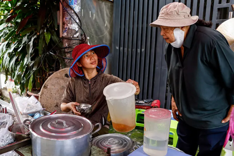 Ch&egrave; ph&acirc;n g&agrave;, m&oacute;n ch&egrave; thu h&uacute;t thực kh&aacute;ch v&igrave; c&aacute;i t&ecirc;n lạ l&ugrave;ng, xấu x&iacute; 3