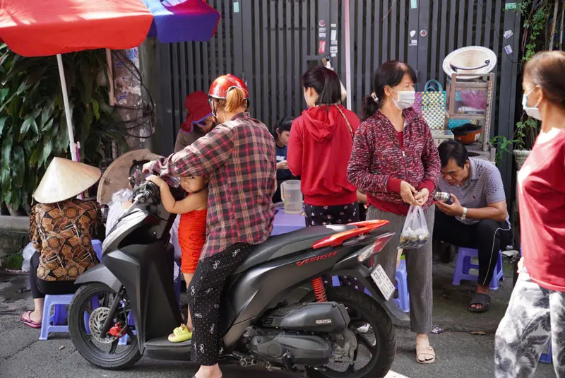 Ch&egrave; ph&acirc;n g&agrave;, m&oacute;n ch&egrave; thu h&uacute;t thực kh&aacute;ch v&igrave; c&aacute;i t&ecirc;n lạ l&ugrave;ng, xấu x&iacute; 4