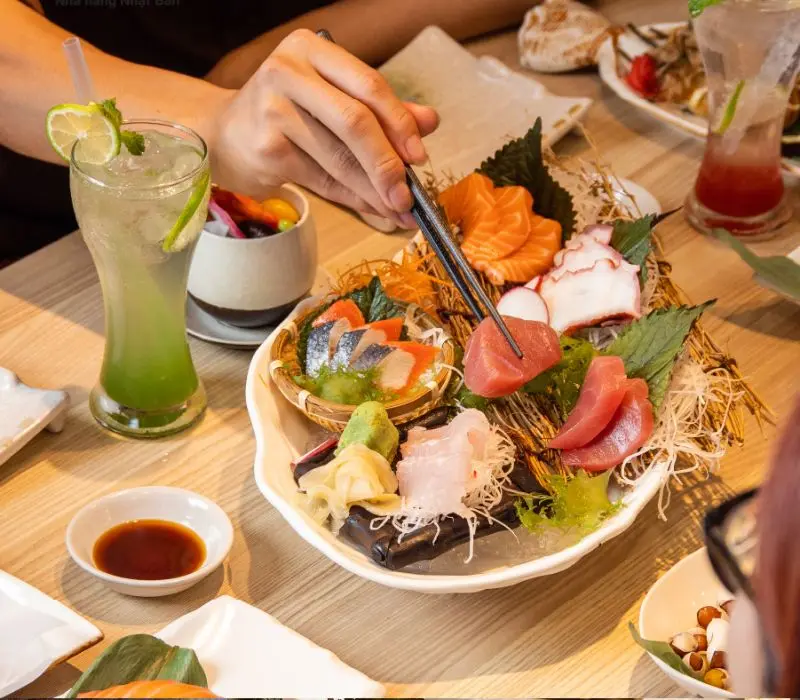 Check-in ngay top 8 qu&aacute;n sushi Quận 10 ngon qu&ecirc;n lối về 13