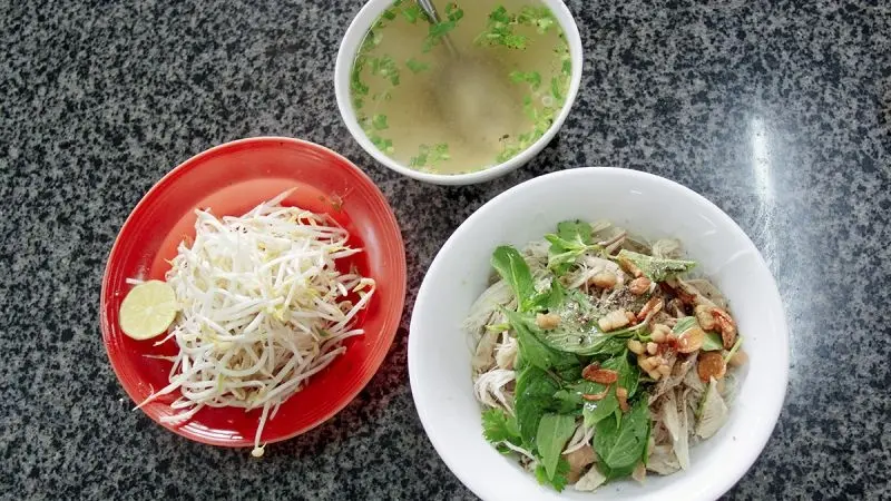 Danh s&aacute;ch 10 qu&aacute;n phở kh&ocirc; Gia Lai ngon tại S&agrave;i G&ograve;n đậm đ&agrave; 8