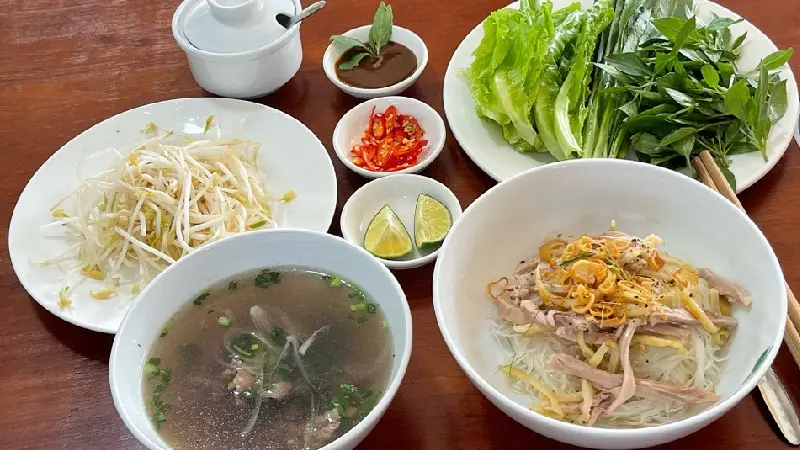 Danh s&aacute;ch 10 qu&aacute;n phở kh&ocirc; Gia Lai ngon tại S&agrave;i G&ograve;n đậm đ&agrave; 10