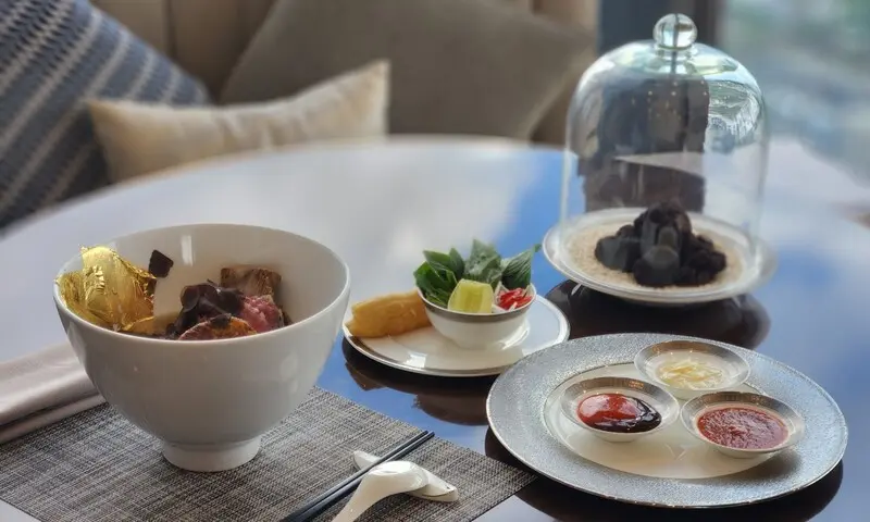 Đến Oriental Pearl thưởng thức phở Landmark đắt nhất Việt Nam 14