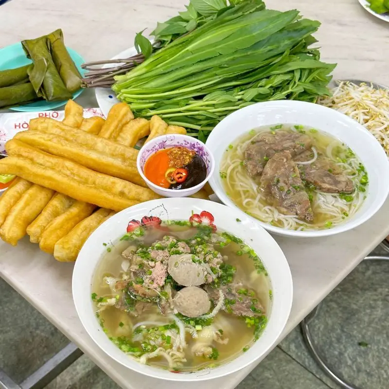 Đi t&igrave;m top 8 qu&aacute;n phở S&agrave;i G&ograve;n ngon đ&uacute;ng điệu 3