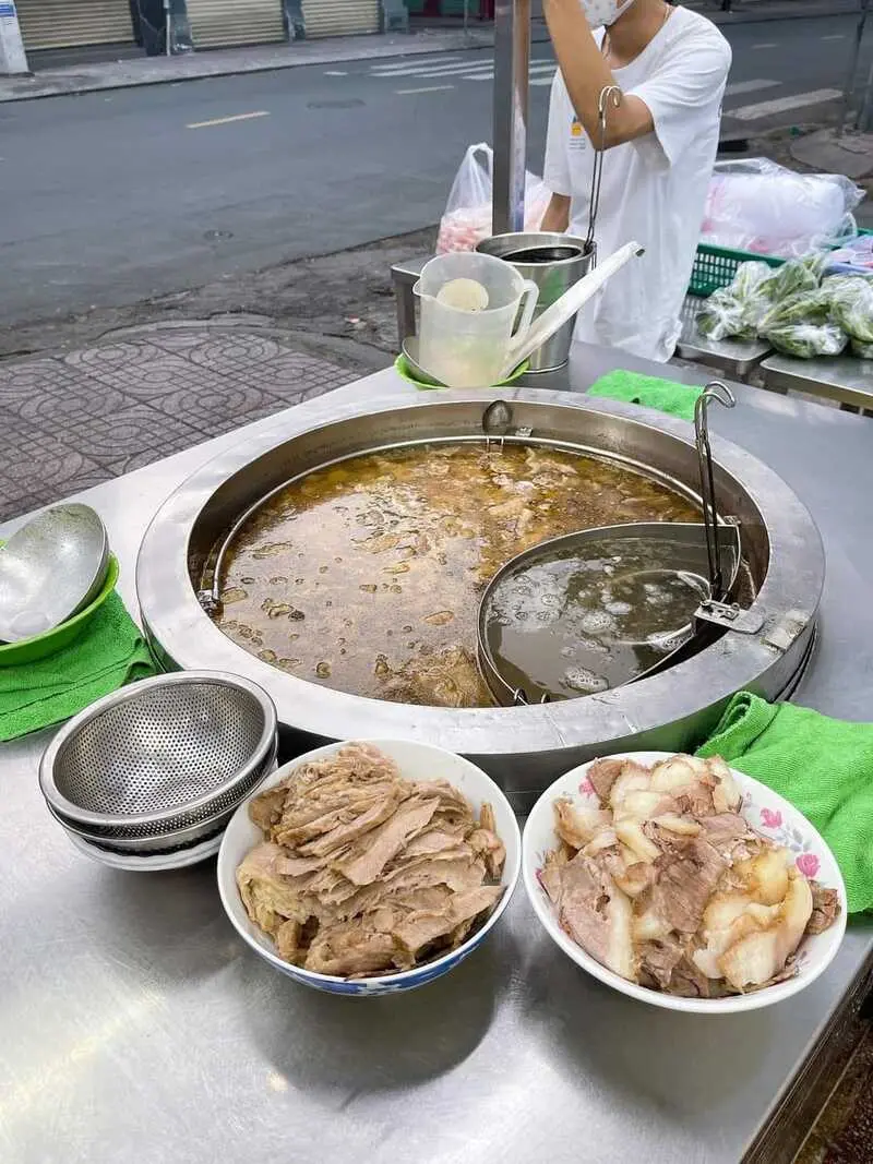 Đi t&igrave;m top 8 qu&aacute;n phở S&agrave;i G&ograve;n ngon đ&uacute;ng điệu 6