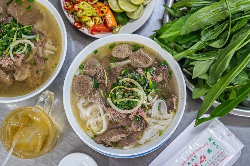 Đi t&igrave;m top 8 qu&aacute;n phở S&agrave;i G&ograve;n ngon đ&uacute;ng điệu 5