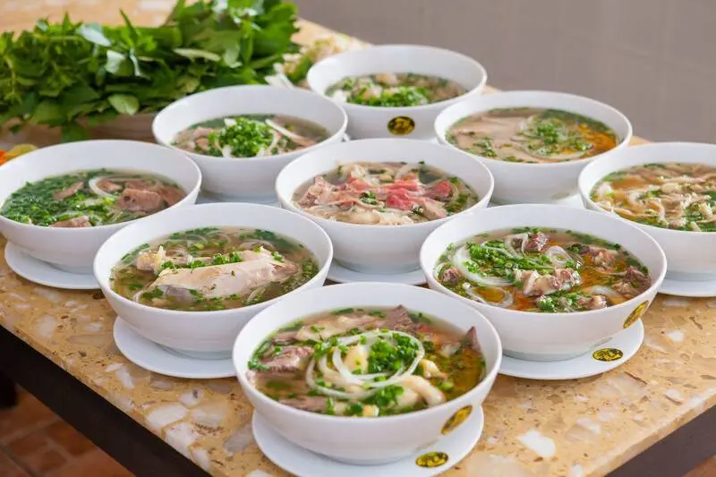 Đi t&igrave;m top 8 qu&aacute;n phở S&agrave;i G&ograve;n ngon đ&uacute;ng điệu 4