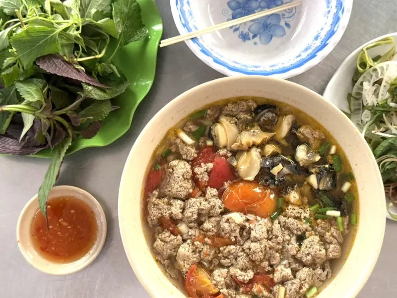 Điểm danh những qu&aacute;n b&uacute;n ốc S&agrave;i G&ograve;n ăn l&agrave; ghiền 2