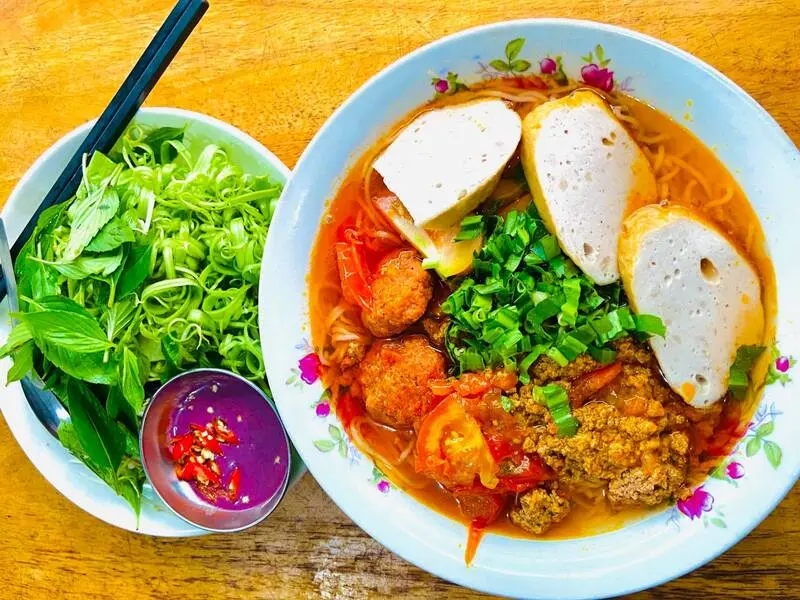 Điểm danh những qu&aacute;n b&uacute;n ốc S&agrave;i G&ograve;n ăn l&agrave; ghiền 4