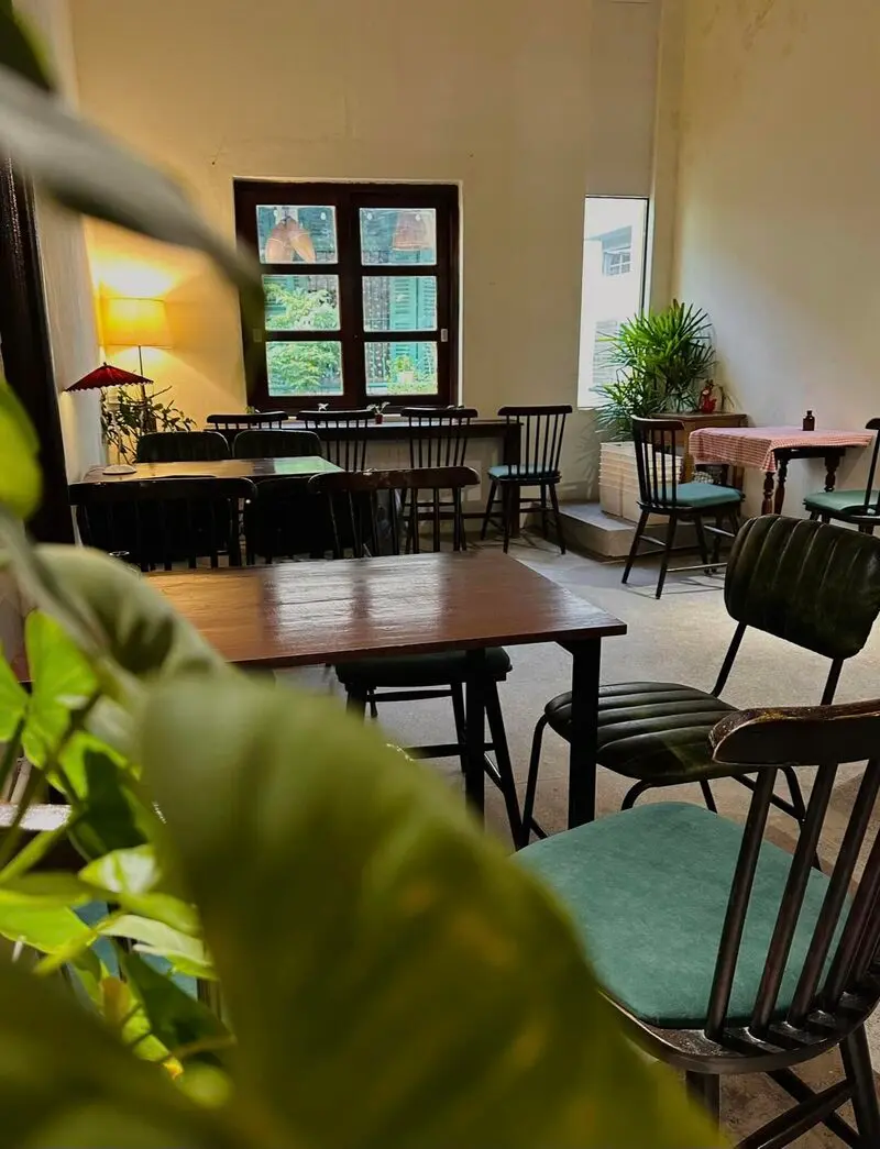 Em Có cafe ấm cúng như ngôi nhà nhỏ giữa lòng Sài Gòn 7