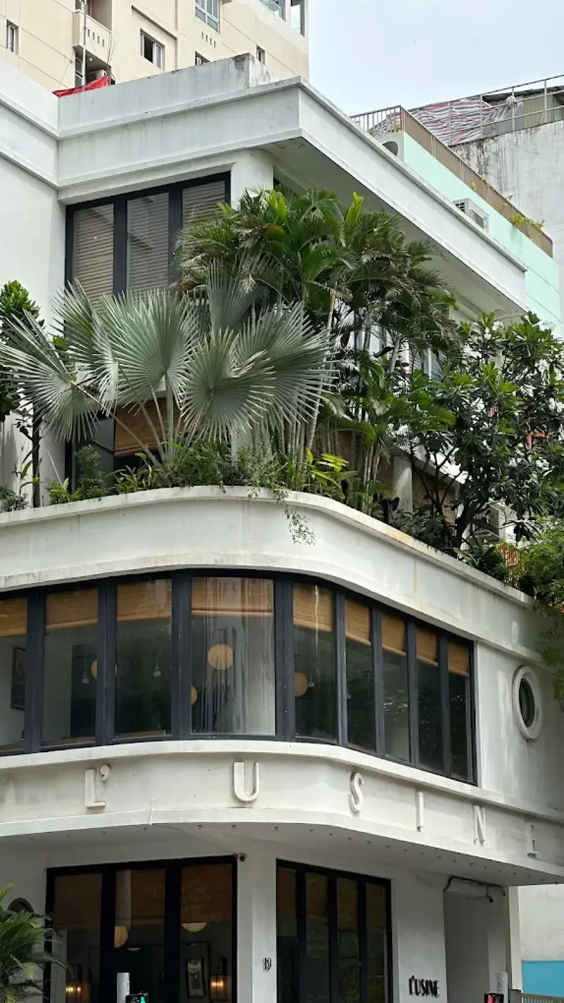 Gh&eacute; L&rsquo;Usine trải nghiệm qu&aacute;n c&agrave; ph&ecirc; concept store đậm chất nghệ thuật 2