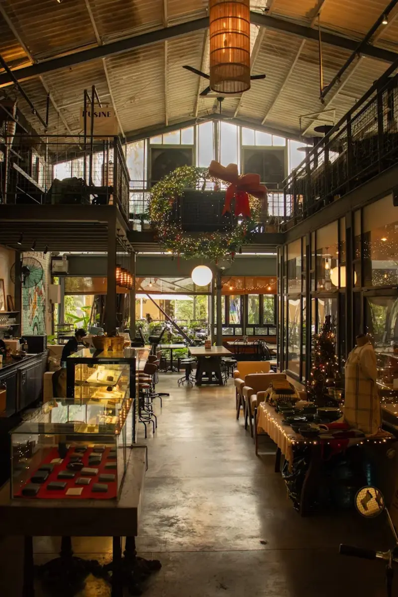 Gh&eacute; L&rsquo;Usine trải nghiệm qu&aacute;n c&agrave; ph&ecirc; concept store đậm chất nghệ thuật 8