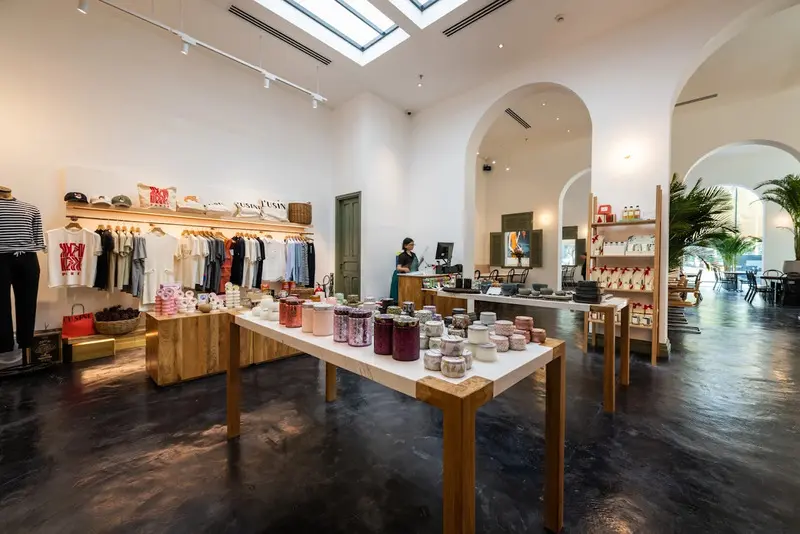 Gh&eacute; L&rsquo;Usine trải nghiệm qu&aacute;n c&agrave; ph&ecirc; concept store đậm chất nghệ thuật 12