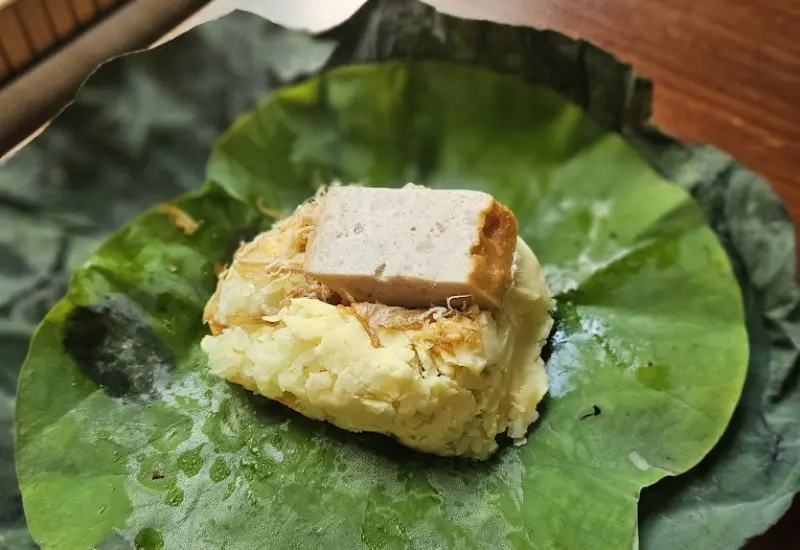 Kh&aacute;m ph&aacute; h&agrave;ng x&ocirc;i l&aacute; sen đắt kh&aacute;ch v&agrave; ngon nhất S&agrave;i G&ograve;n 9