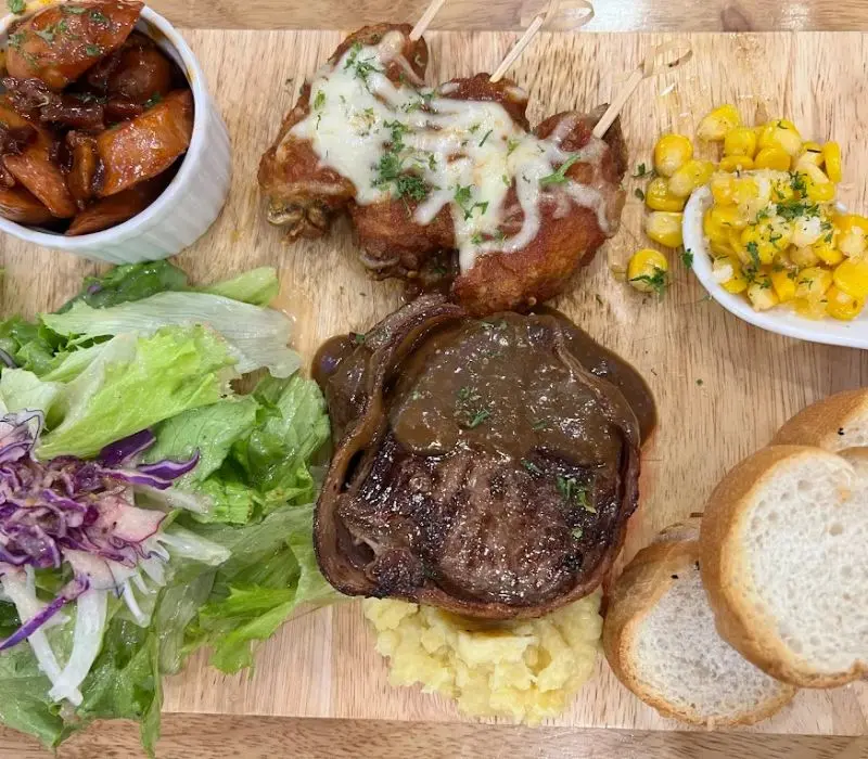 Le Petit Resto: Trải nghiệm ẩm thực &Acirc;u gi&aacute; Việt n&uacute;p hẻm B&igrave;nh Thạnh 5
